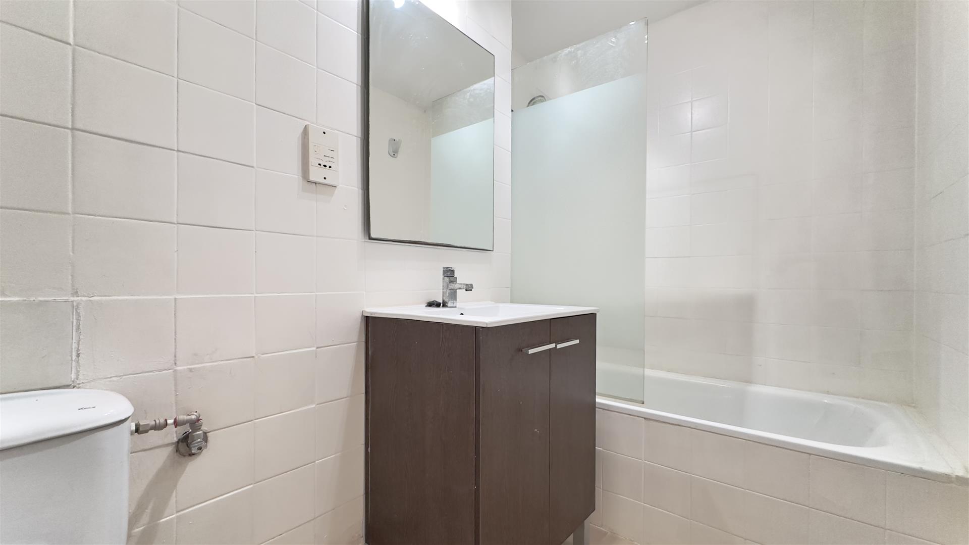 Image of Apartment - 2 Bedrooms - 2 Bathrooms for Sale in Watergardens-Gibraltar, Image 12